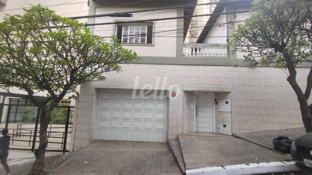 FACHADA de Casa para alugar, sobrado com 230 m², 3 quartos e 2 vagas em Saúde - São Paulo