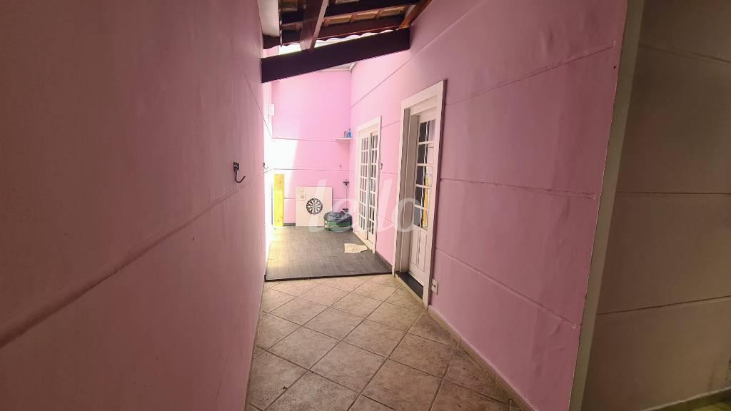 F de Casa à venda, sobrado com 140 m², 3 quartos e 4 vagas em Jardim Das Pedras - São Paulo