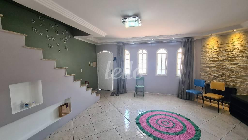 F de Casa à venda, sobrado com 140 m², 3 quartos e 4 vagas em Jardim Das Pedras - São Paulo
