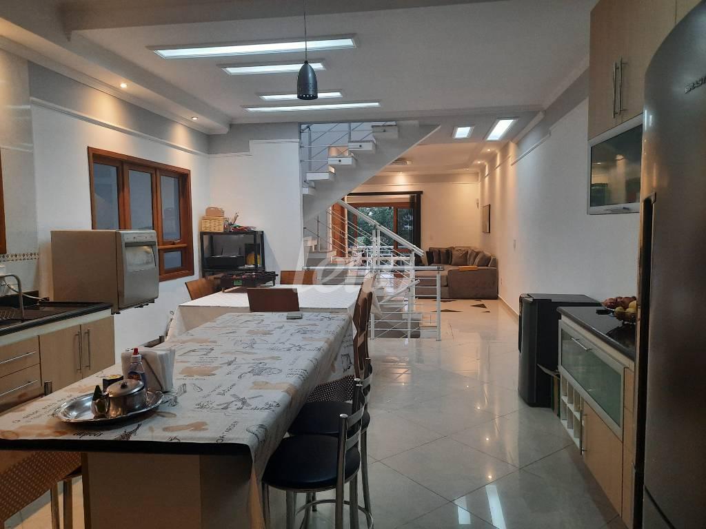 COZINHA de Casa à venda, sobrado com 298 m², 3 quartos e 2 vagas em Vila Irmãos Arnoni - São Paulo
