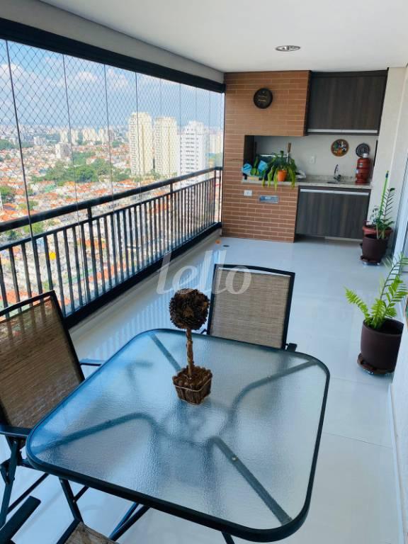 VARANDA GOURMET de Apartamento à venda, Padrão com 126 m², 3 quartos e 3 vagas em Vila Bertioga - São Paulo