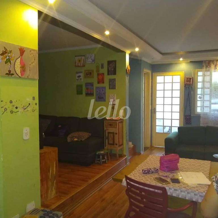 SALA DOIS AMBIENTES de Casa à venda, em condomínio - sobrado com 120 m², 5 quartos e 2 vagas em Utinga - Santo André