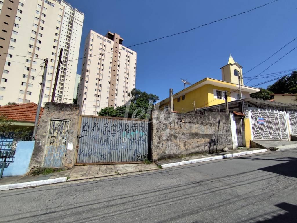 FOTO de Área / Terreno à venda, Padrão com 420 m², e em Chora Menino - São Paulo