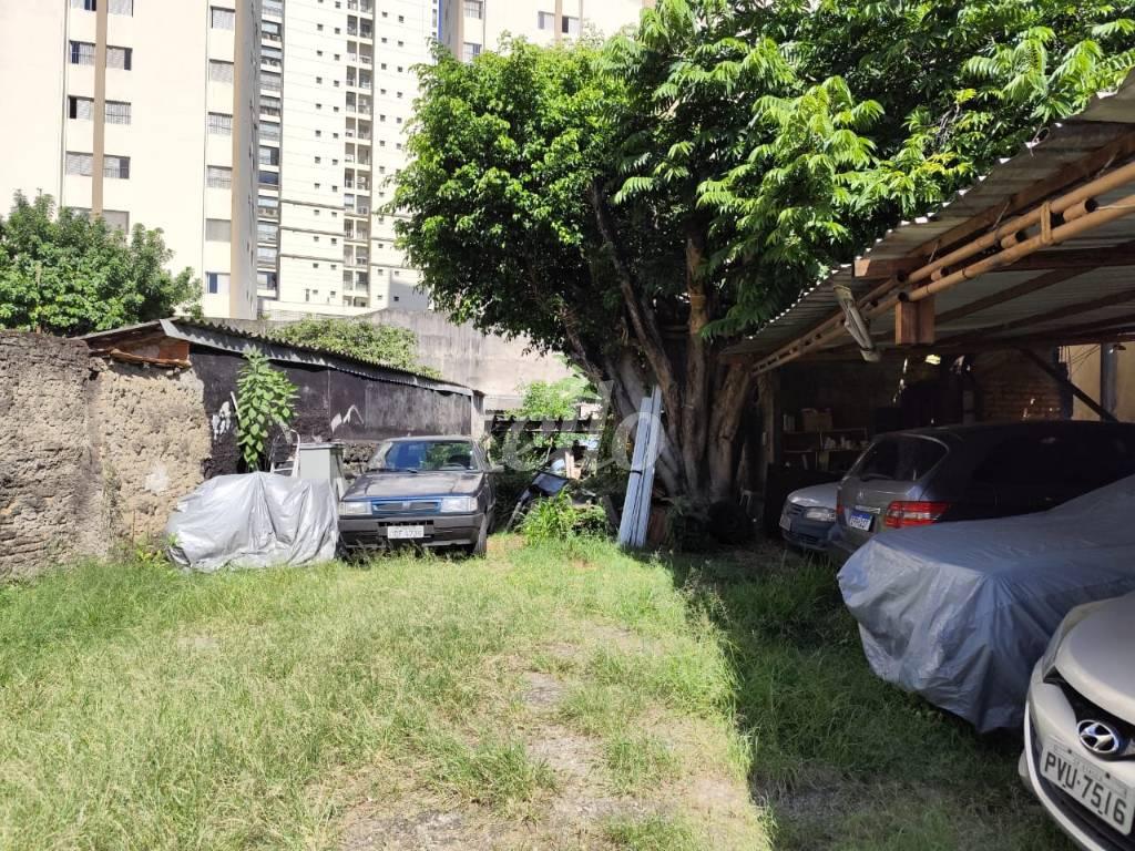 FOTO de Área / Terreno à venda, Padrão com 420 m², e em Chora Menino - São Paulo