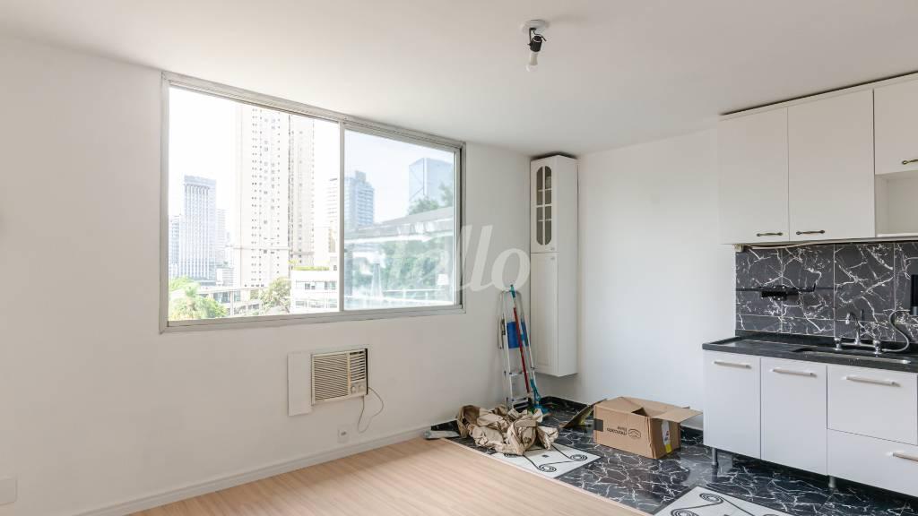 SALA de Apartamento para alugar, Padrão com 45 m², 1 quarto e 1 vaga em Vila Tramontano - São Paulo
