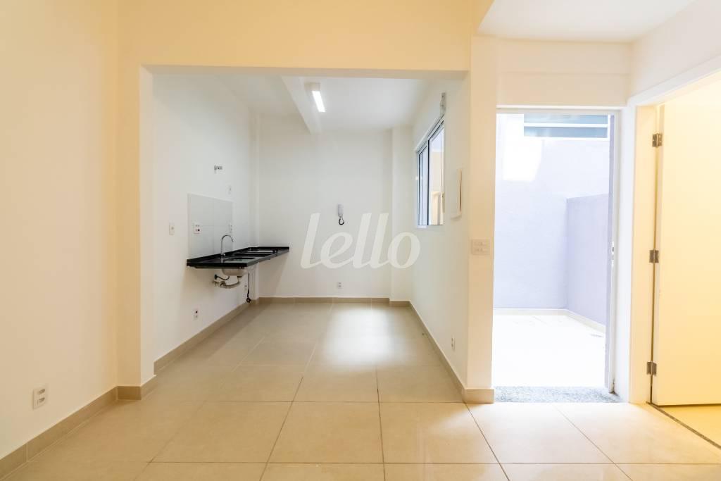 DORMITÓRIO de Apartamento para alugar, Padrão com 22 m², 1 quarto e em Brás - São Paulo