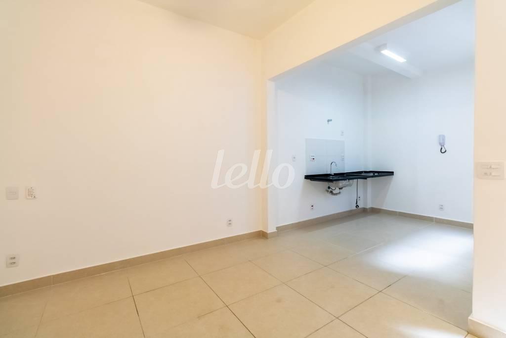 DORMITÓRIO de Apartamento para alugar, Padrão com 22 m², 1 quarto e em Brás - São Paulo