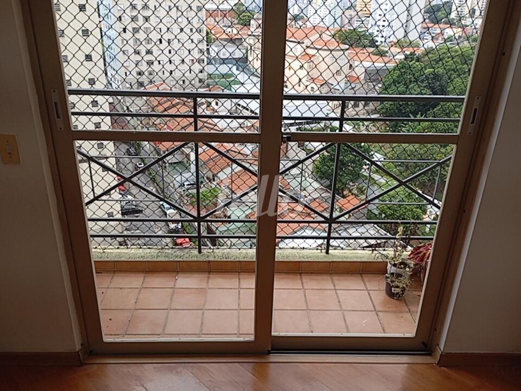 8-VARANDA-001.JPG de Apartamento para alugar, Padrão com 67 m², 3 quartos e 2 vagas em Aclimação - São Paulo