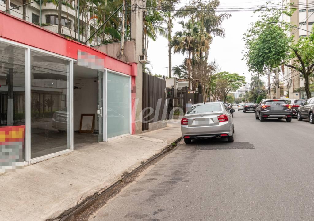 FACHADA de Casa para alugar, sobrado com 250 m², e 4 vagas em Brooklin Paulista - São Paulo