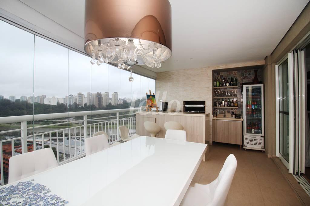 SACADA de Apartamento para alugar, Padrão com 140 m², 4 quartos e 2 vagas em Vila Cruzeiro - São Paulo