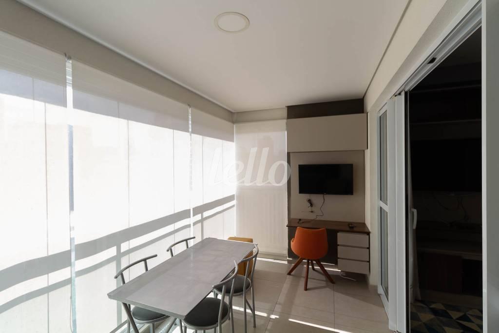SACADA de Apartamento para alugar, Padrão com 32 m², 1 quarto e 1 vaga em Pinheiros - São Paulo