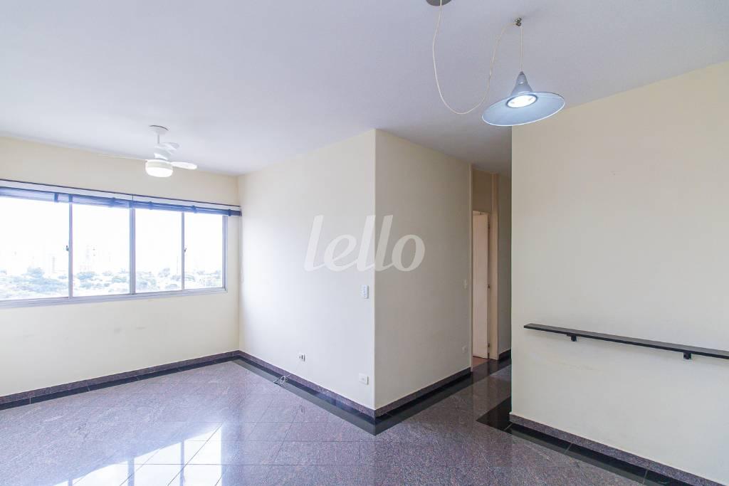 SALA de Apartamento para alugar, Padrão com 64 m², 2 quartos e 1 vaga em Campo Belo - São Paulo