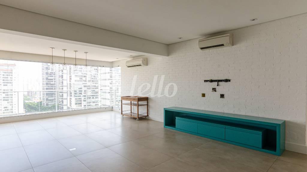 SALA de Apartamento para alugar, Padrão com 138 m², 2 quartos e 2 vagas em Brooklin Paulista - São Paulo