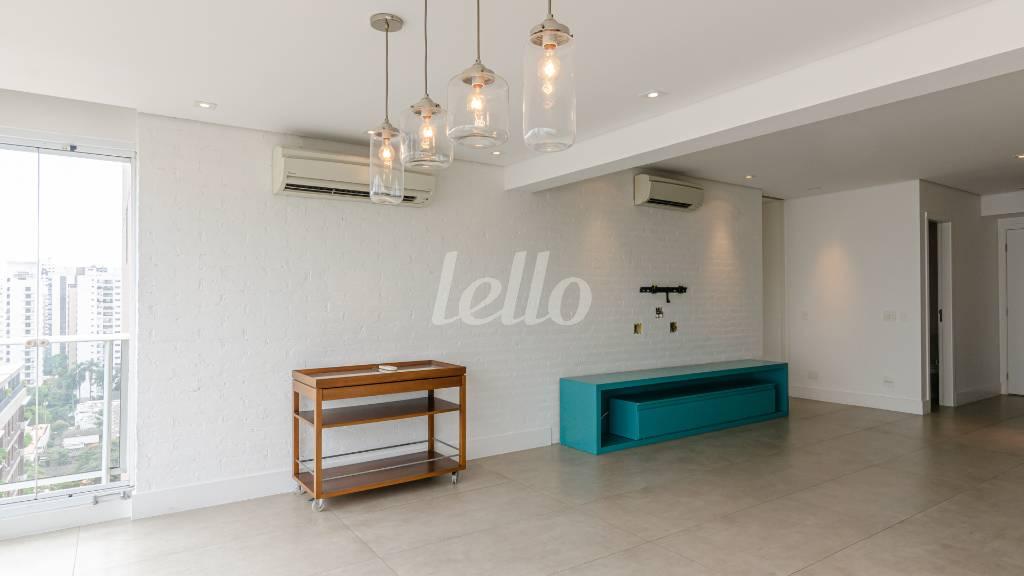 SACADA de Apartamento para alugar, Padrão com 138 m², 2 quartos e 2 vagas em Brooklin Paulista - São Paulo