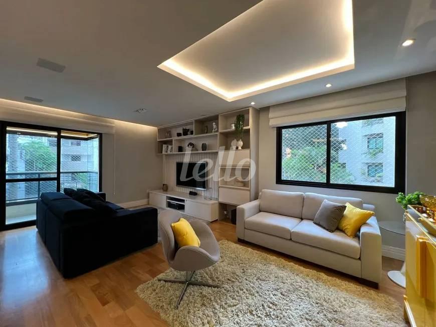 F de Apartamento à venda, Padrão com 171 m², 4 quartos e 3 vagas em Santana - São Paulo