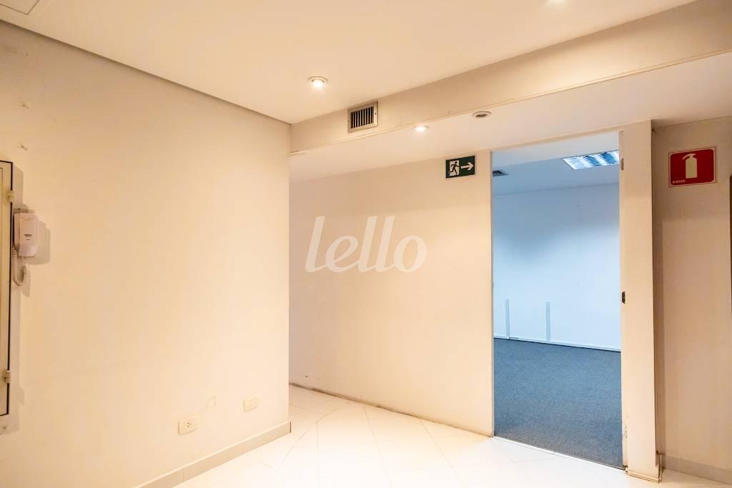 SALA de Sala / Conjunto para alugar, Padrão com 559 m², e 6 vagas em Centro - São Paulo