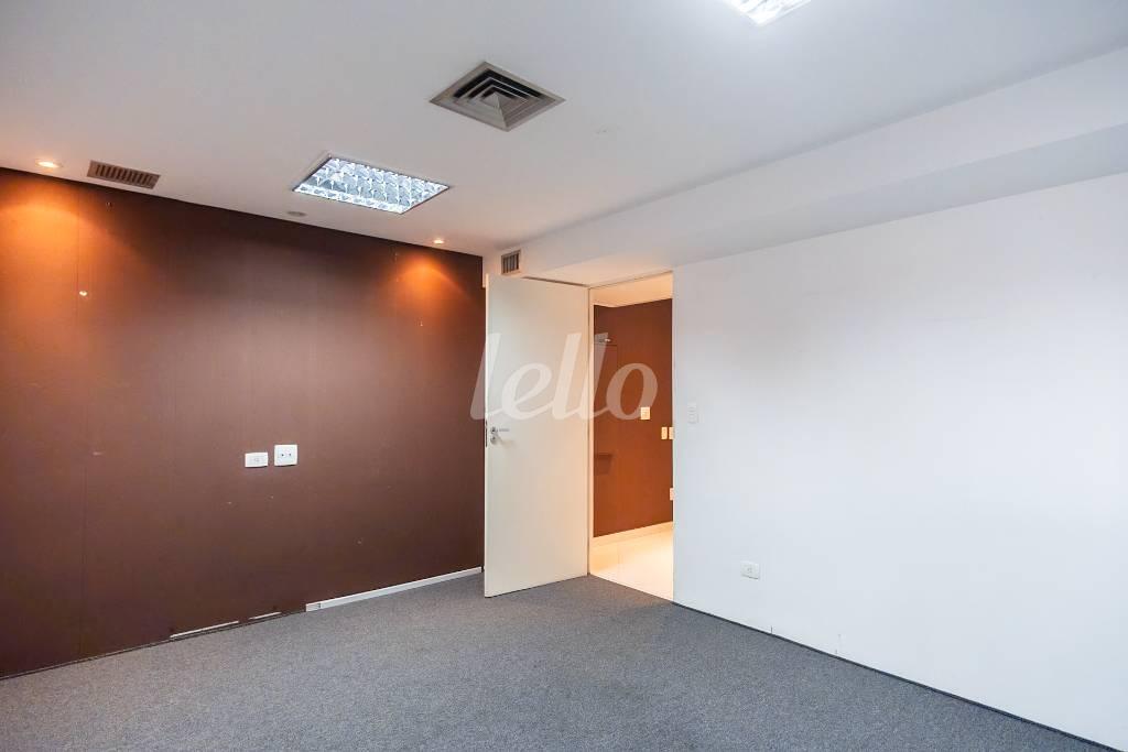 SALA de Sala / Conjunto para alugar, Padrão com 559 m², e 6 vagas em Centro - São Paulo