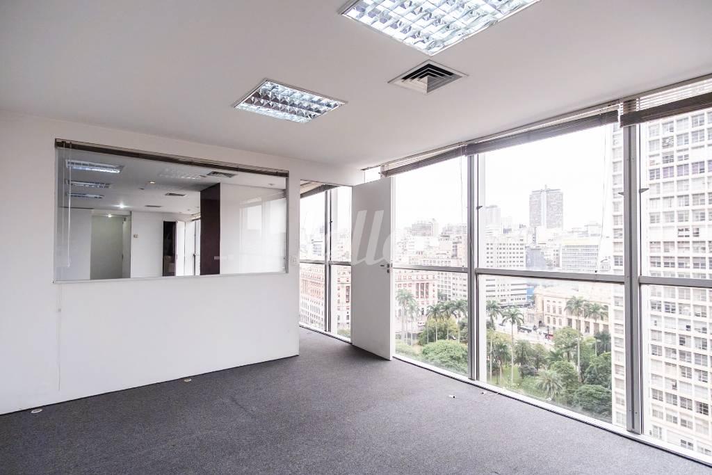 SALA de Sala / Conjunto para alugar, Padrão com 559 m², e 6 vagas em Centro - São Paulo