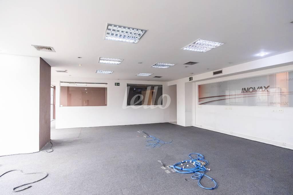 SALA de Sala / Conjunto para alugar, Padrão com 559 m², e 6 vagas em Centro - São Paulo