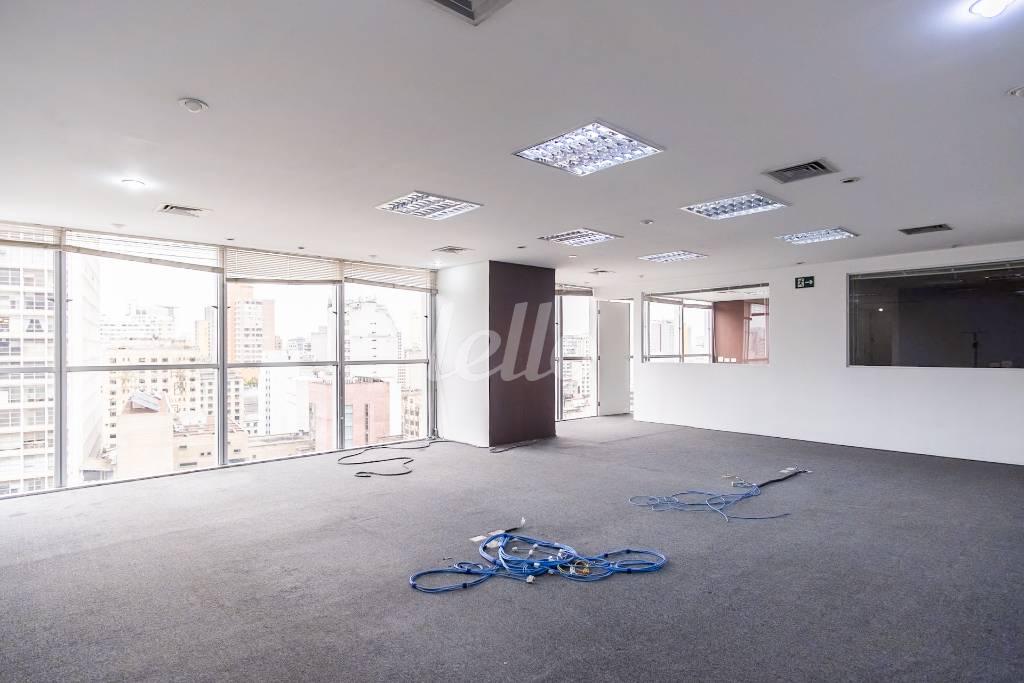 SALA de Sala / Conjunto para alugar, Padrão com 559 m², e 6 vagas em Centro - São Paulo