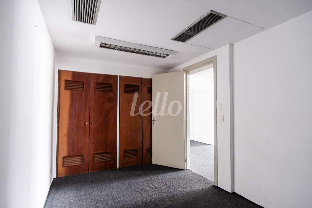 SALA de Sala / Conjunto para alugar, Padrão com 559 m², e 6 vagas em Centro - São Paulo