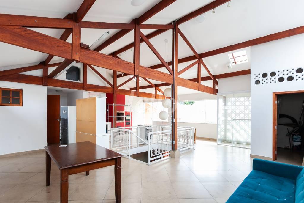 COZINHA E VARANDA GOURMET de Casa para alugar, sobrado com 215 m², 3 quartos e 2 vagas em Vila Bertioga - São Paulo