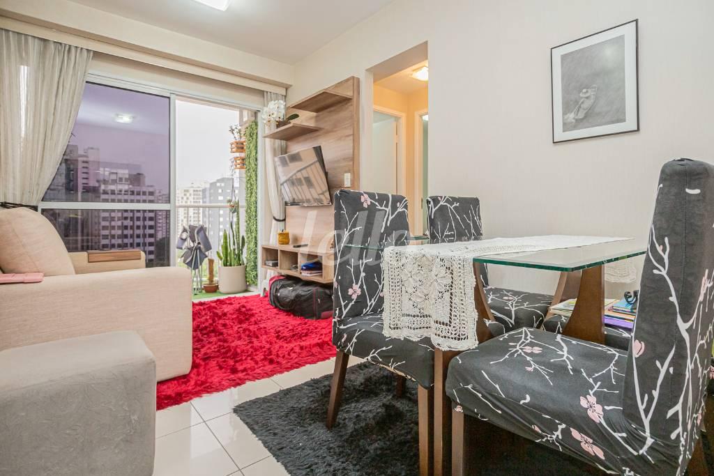 SALA de Apartamento para alugar, Padrão com 49 m², 2 quartos e 1 vaga em Vila Mariana - São Paulo