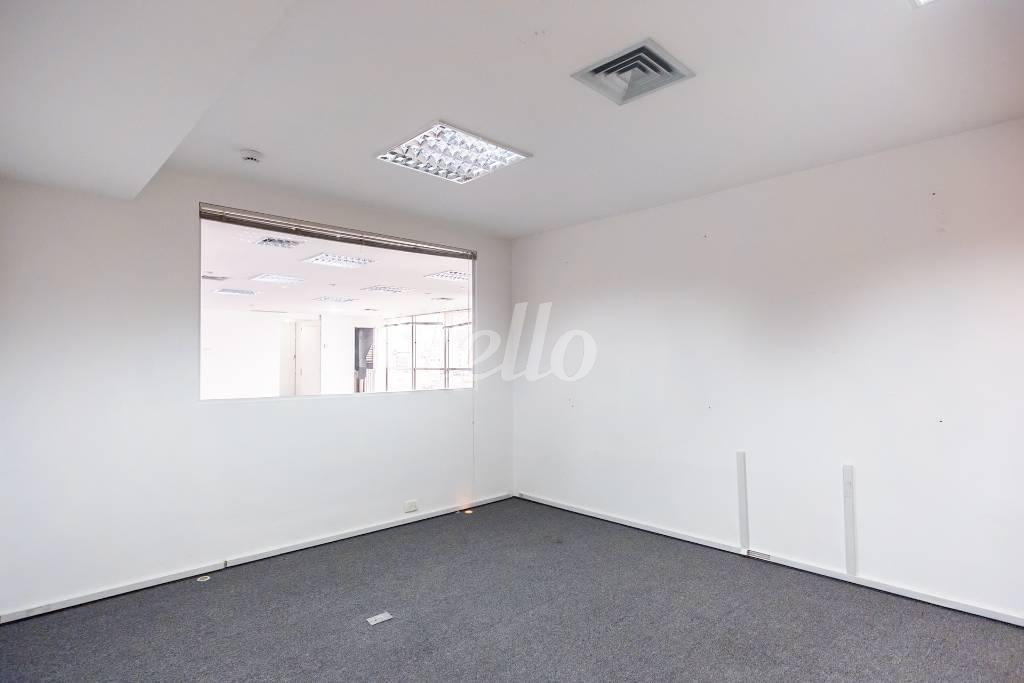 SALA de Sala / Conjunto para alugar, Padrão com 559 m², e 6 vagas em Centro - São Paulo