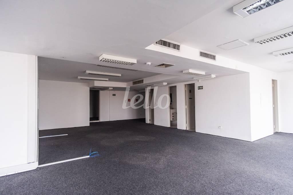 SALA de Sala / Conjunto para alugar, Padrão com 559 m², e 6 vagas em Centro - São Paulo