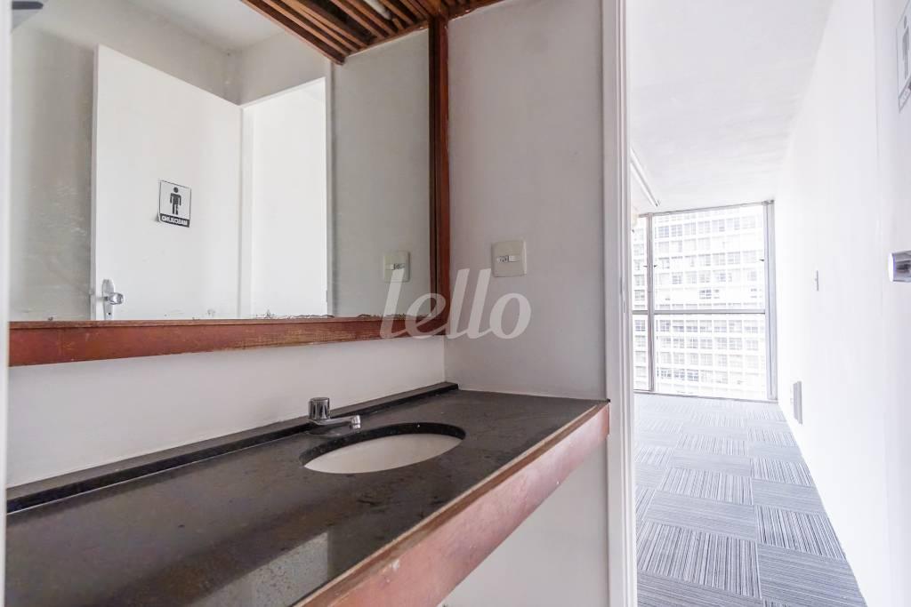 01SALA-161_006 de Sala / Conjunto para alugar, Padrão com 240 m², e 2 vagas em Centro - São Paulo