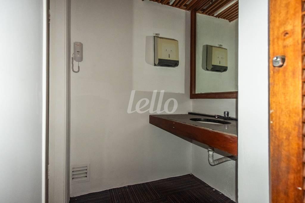 01SALA-161_012 de Sala / Conjunto para alugar, Padrão com 240 m², e 2 vagas em Centro - São Paulo