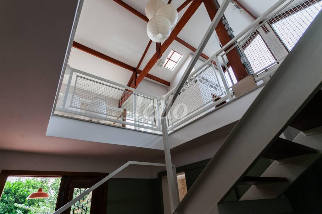 SALA de Casa para alugar, sobrado com 215 m², 3 quartos e 2 vagas em Vila Bertioga - São Paulo