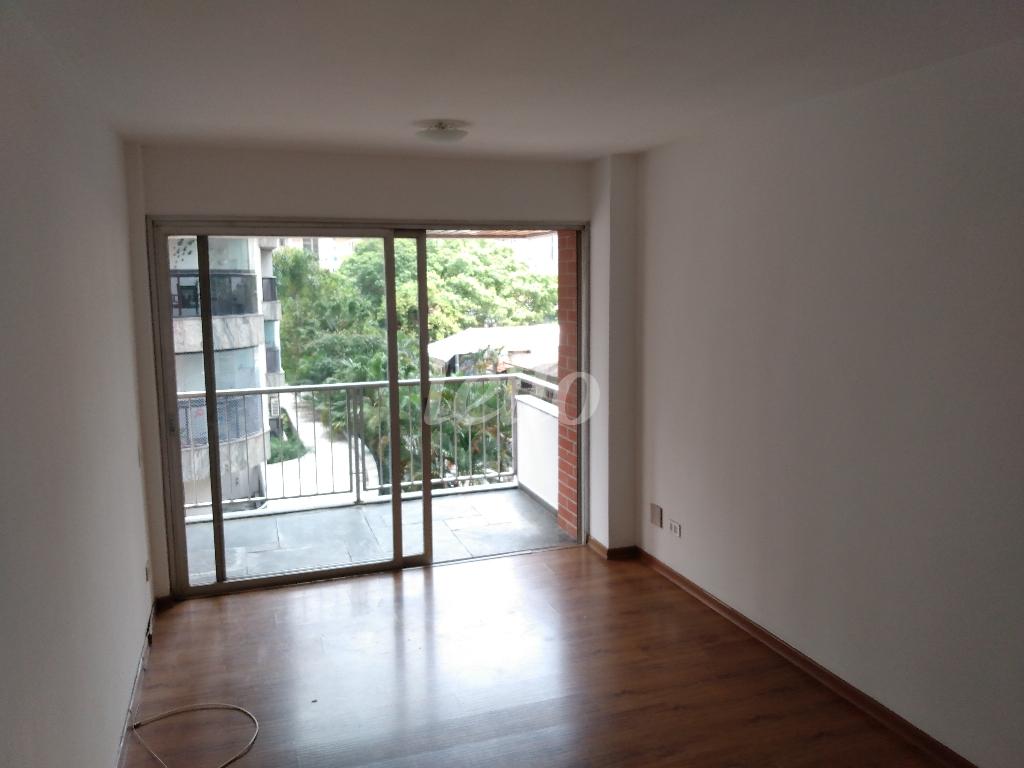 SALA de Apartamento para alugar, Padrão com 45 m², 1 quarto e 1 vaga em Indianópolis - São Paulo