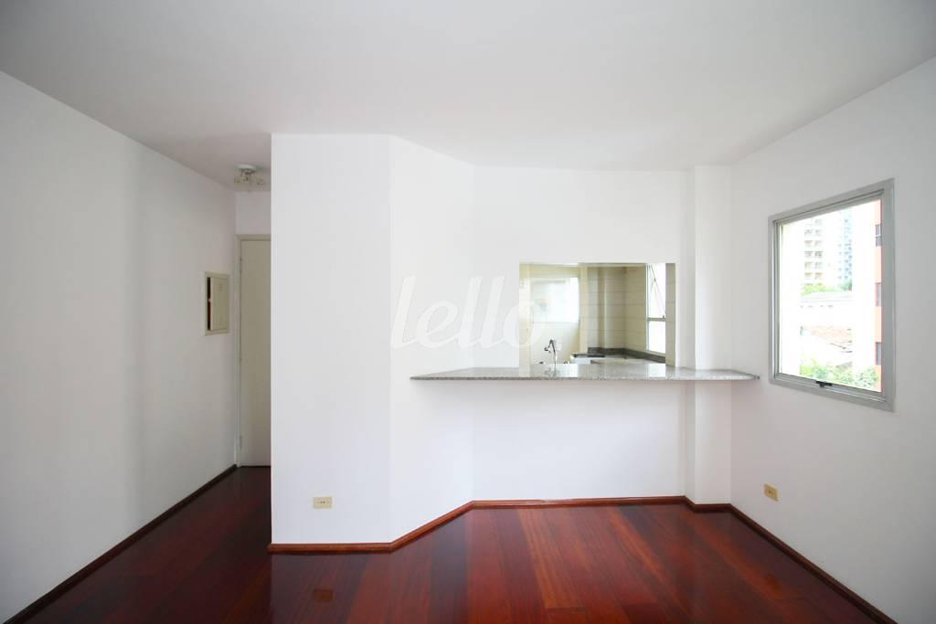 SALA de Apartamento para alugar, Padrão com 47 m², 1 quarto e 1 vaga em Saúde - São Paulo