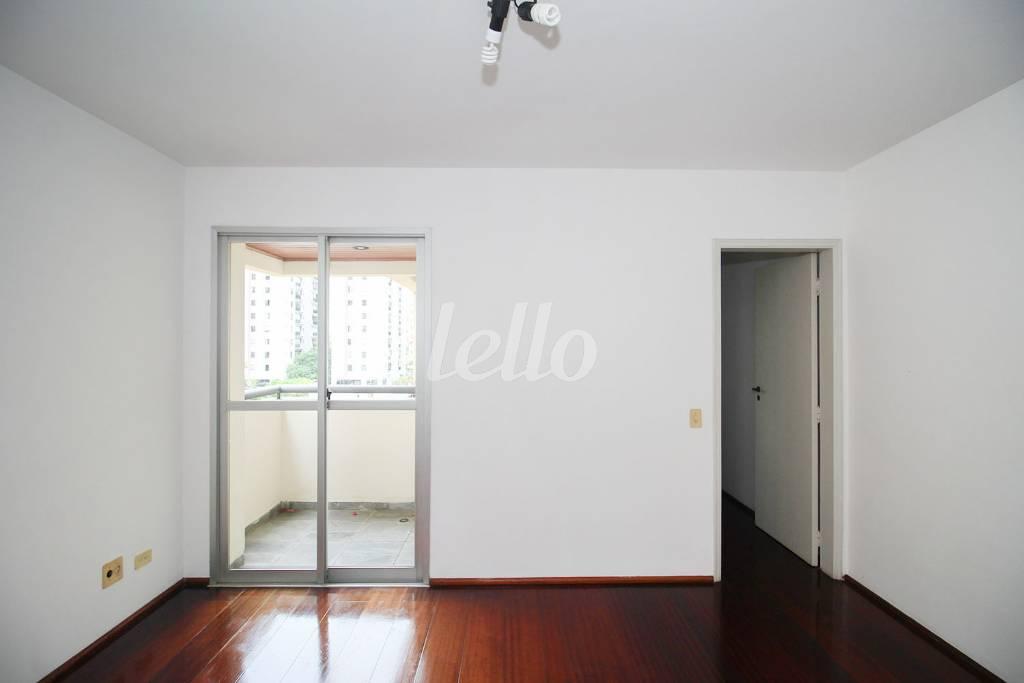 SALA de Apartamento para alugar, Padrão com 47 m², 1 quarto e 1 vaga em Saúde - São Paulo