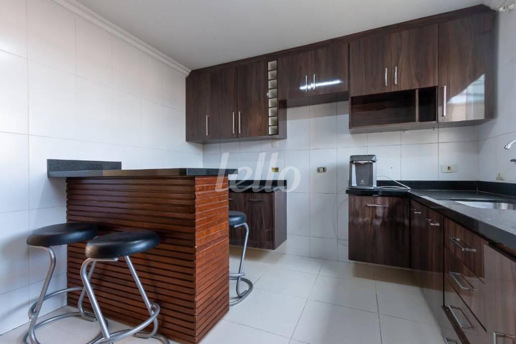COZINHA de Casa à venda, sobrado com 202 m², 4 quartos e 4 vagas em Vila Santa Clara - São Paulo
