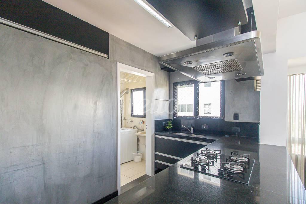 COZINHA de Apartamento para alugar, Padrão com 150 m², 3 quartos e 2 vagas em Vila Nova Conceição - São Paulo