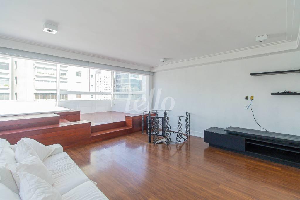 SACADA de Apartamento para alugar, Padrão com 150 m², 3 quartos e 2 vagas em Vila Nova Conceição - São Paulo