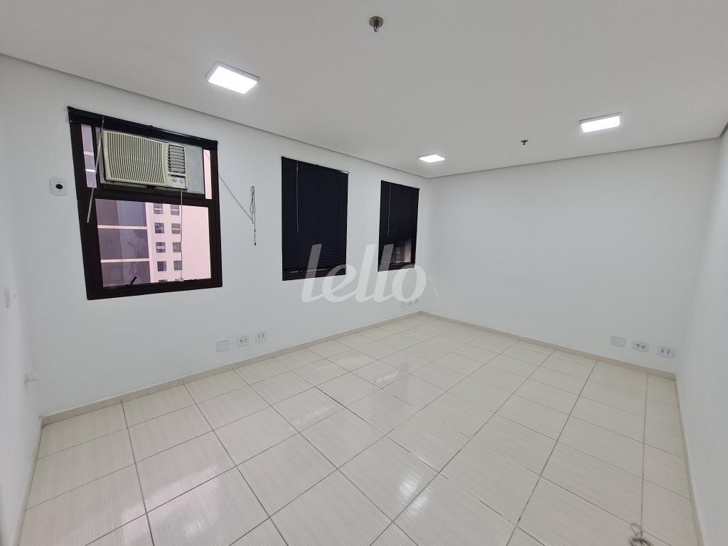 3-SALA-002.JPG de Sala / Conjunto para alugar, Padrão com 24 m², e 1 vaga em Água Branca - São Paulo