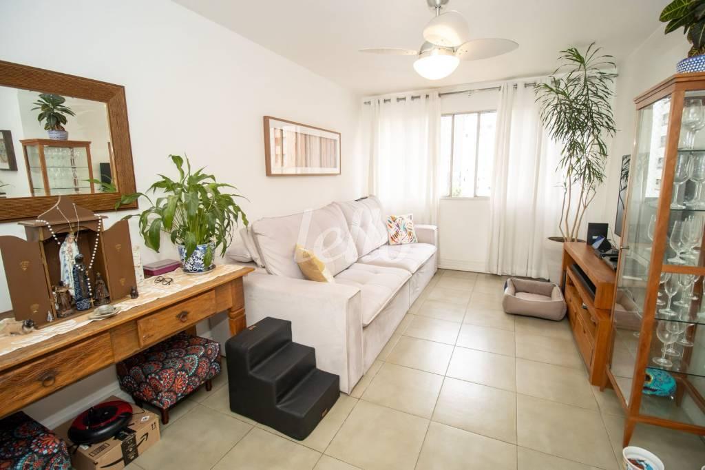 LIVING de Apartamento à venda, Padrão com 80 m², 2 quartos e 1 vaga em Indianópolis - São Paulo