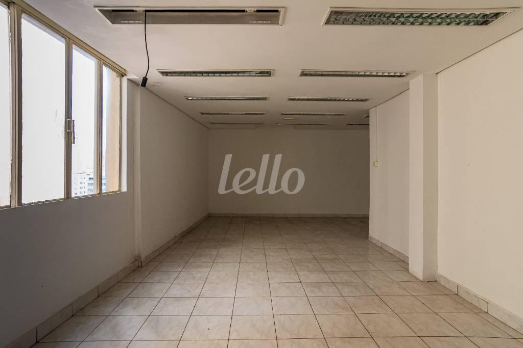 SALA de Sala / Conjunto para alugar, Padrão com 220 m², e em República - São Paulo