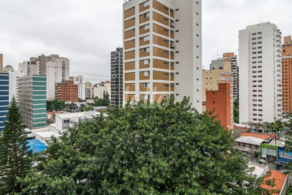 SACADA de Apartamento para alugar, Padrão com 80 m², 2 quartos e 1 vaga em Vila Nova Conceição - São Paulo