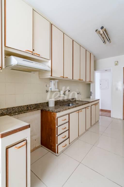 COZINHA de Apartamento para alugar, Padrão com 80 m², 2 quartos e 1 vaga em Vila Nova Conceição - São Paulo