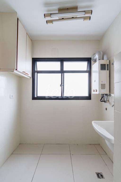 AREA DE SERVIÇO de Apartamento para alugar, Padrão com 80 m², 2 quartos e 1 vaga em Vila Nova Conceição - São Paulo