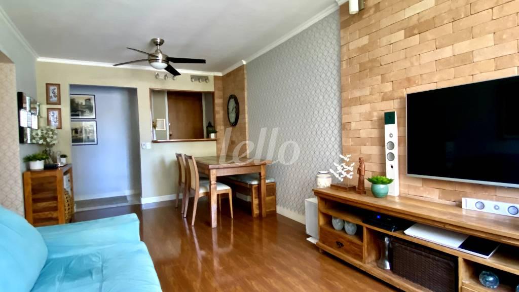 LIVING de Apartamento à venda, Padrão com 73 m², 2 quartos e 1 vaga em Indianópolis - São Paulo