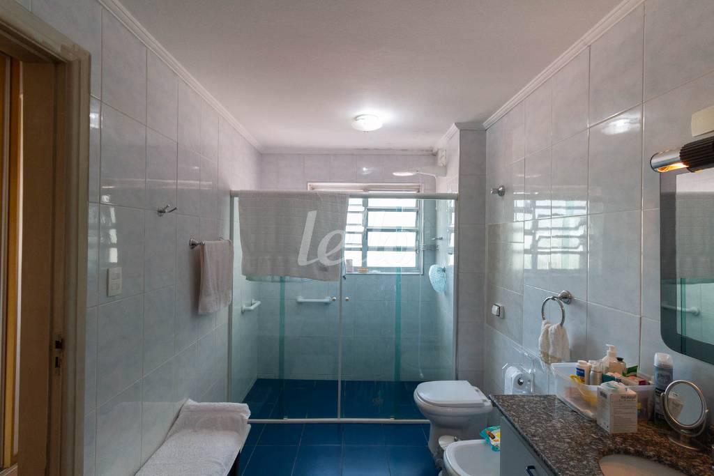 BANHEIRO SUITE de Apartamento para alugar, Padrão com 230 m², 4 quartos e 2 vagas em Santana - São Paulo