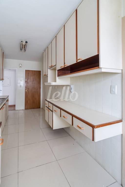COZINHA de Apartamento para alugar, Padrão com 80 m², 2 quartos e 1 vaga em Vila Nova Conceição - São Paulo
