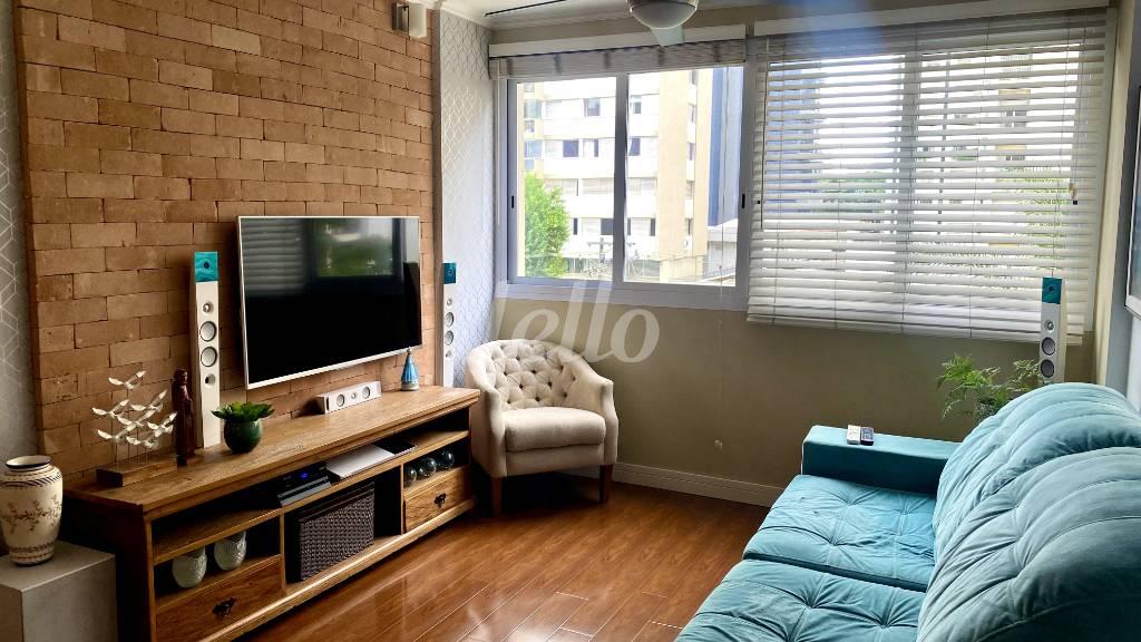 LIVING de Apartamento à venda, Padrão com 73 m², 2 quartos e 1 vaga em Indianópolis - São Paulo
