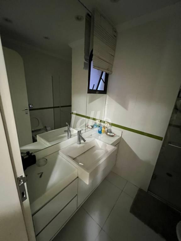 BANHEIRO de Apartamento à venda, Padrão com 230 m², 4 quartos e 3 vagas em Aclimação - São Paulo