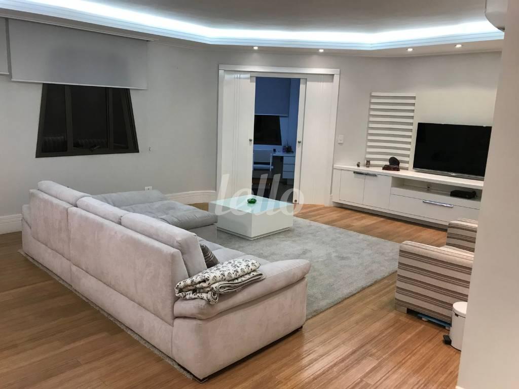 SALA de Apartamento à venda, Padrão com 230 m², 4 quartos e 3 vagas em Aclimação - São Paulo